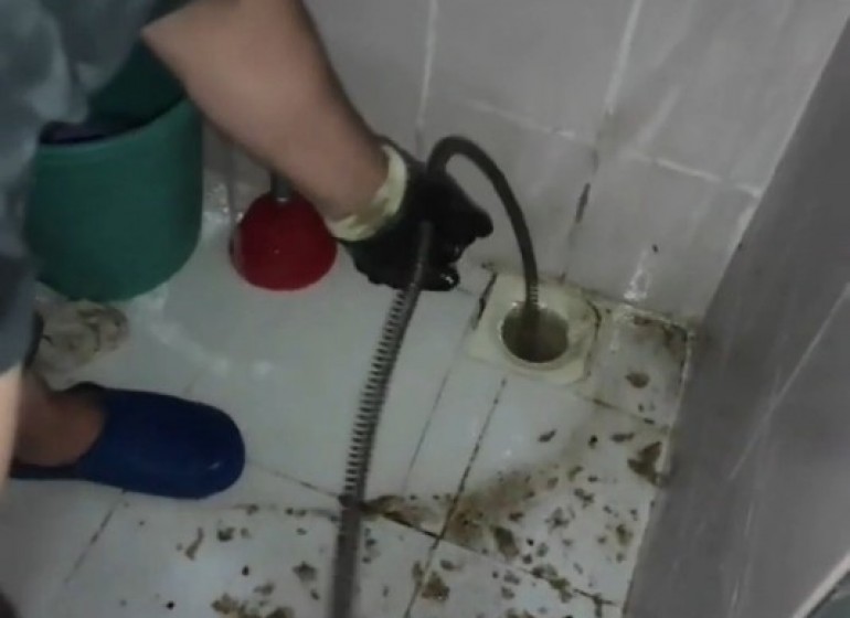 TUVALET TIKANIKLIĞI AÇMA